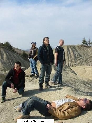 that's great : (my god, robi is amazing on this photo  :rusine: ) :wink2: poze eurovision